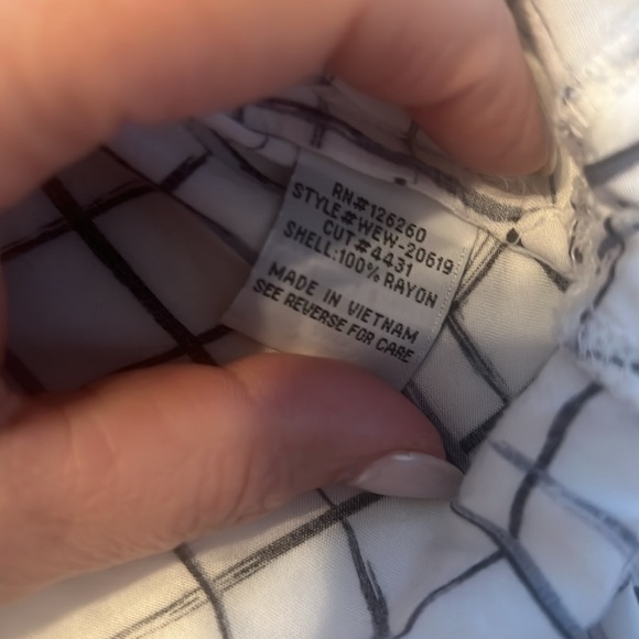 Artistic painterly graphic print. Soft drape rayon - Picture 7 of 7